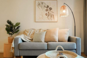Neo200 - Sophisticated 2bed CBD Apt with parking